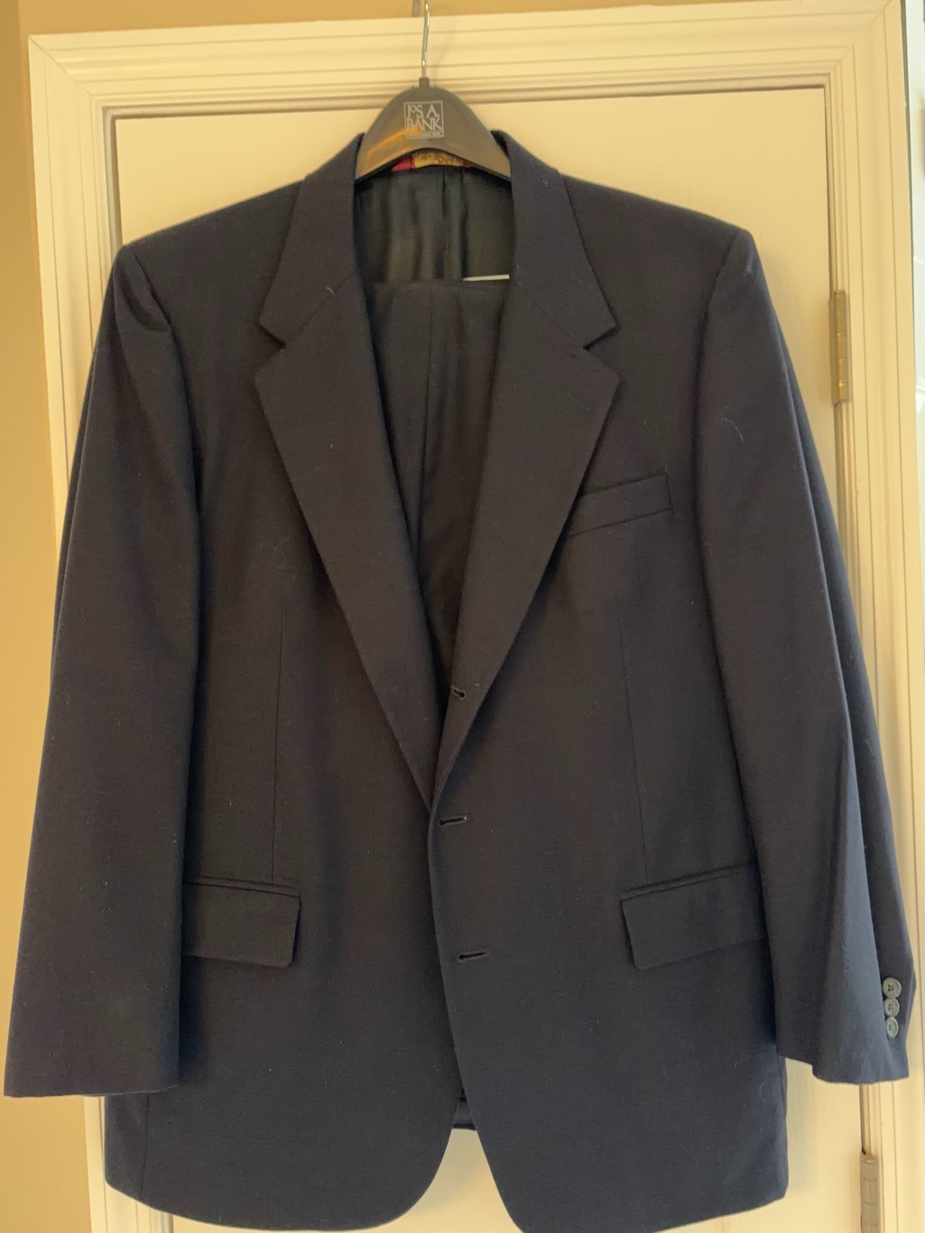 Joseph A. Bank Men's Navy Blue 3- Button Sleeve Suit Size 44 Regular.